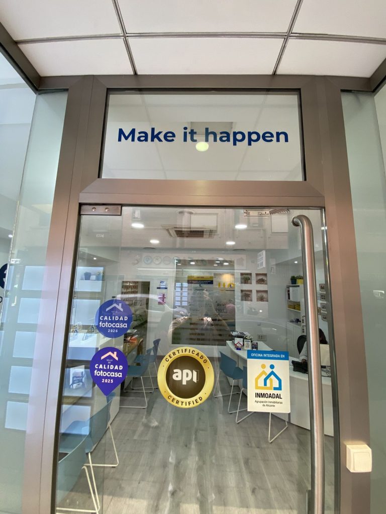 Door of the Wereal office in Alicante with the API and INMOADAL seals